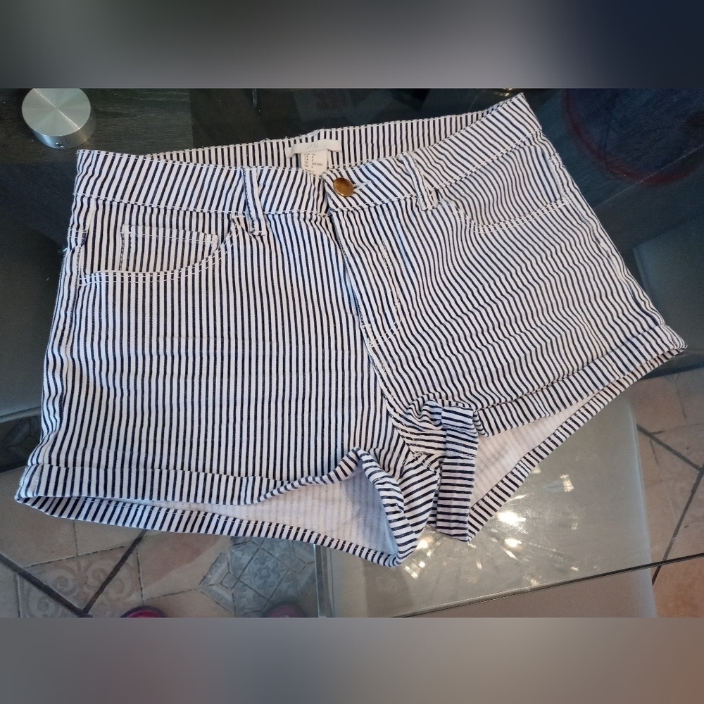 H&M denim Pinstriped Cheeky Short Shorts White with Black Stripes sz 6